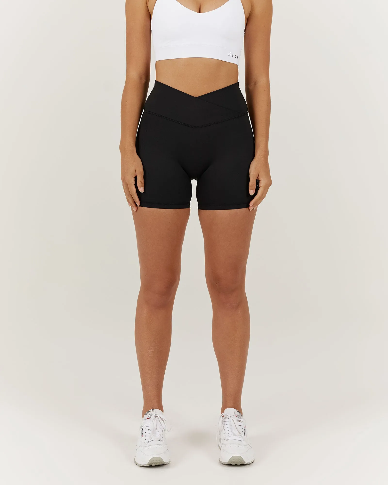 BALANCE LIVE SHORTS - BLACK