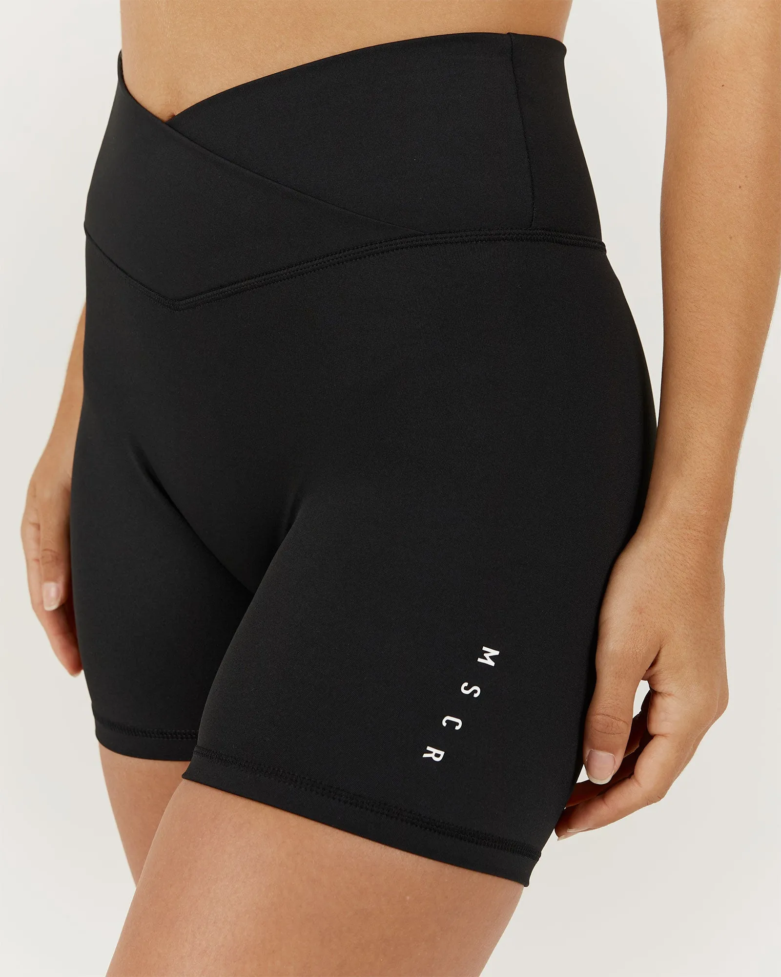 BALANCE LIVE SHORTS - BLACK